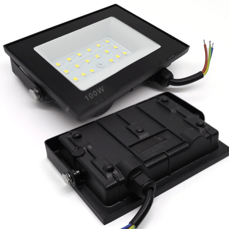 Kit 2 Refletores Led 100W Spotlight Bivolt A Prova D'água Ip66 Cor Luz Branca Fria